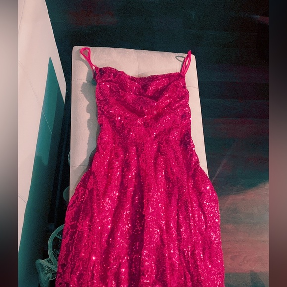 ✨ Magenta Pink Sequin Swooping Neck ✨ Medium, Never worn! - Picture 9 of 9